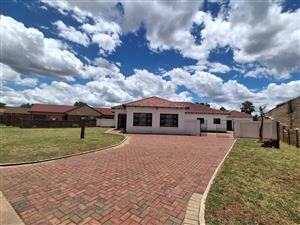 Immaculate and well kept 4 Bedroom Family Home in Waldrift, Vereeniging.