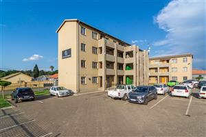 Stunning 2 Bedroom Apartment For Sale in Fleurhof, Roodepoort. Perfect For First-Time Buyers!