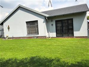 PRIME LOCATION ALERT – YOUR DREAM FAMILY HOME NEAR TOP SCHOOLS & SHOPPING AWAITS!