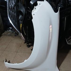 Isuzu Bakker fender 