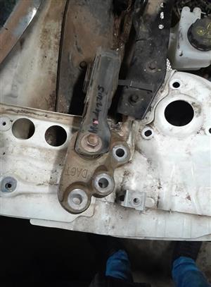 Mazda 2 engine mounting