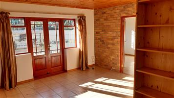 Fish Hoek   -   Sunny garden cottage to let   -  available Immediately