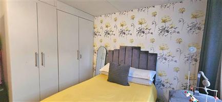 Apartment For Sale in Crystal Park