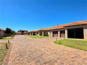CHARMING TOWNHOUSE LIVING IN THE HEART OF BENDOR