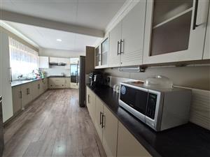 !Luxury Oasis Awaits!