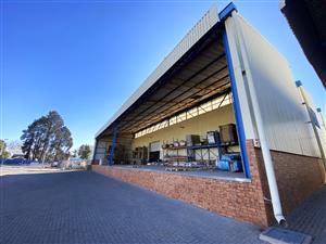 Spacious no loadshedding Warehouse for Lease in Clayville