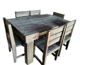 I am selling quality 6 seater dinning table and chairs set