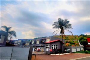 Townhouse For Sale in Winchester Hills