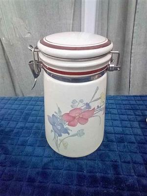 Lovely canister