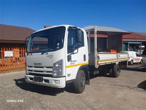 2021 Isuzu NPR400 AMT