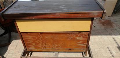 Freestanding Bar