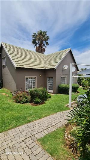 Townhouse For Sale in Bassonia