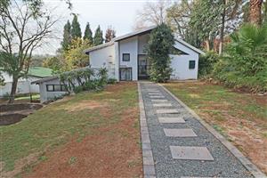 3 Bedroom House in the Devonshire Enclosure Bryanston -Available 1st June