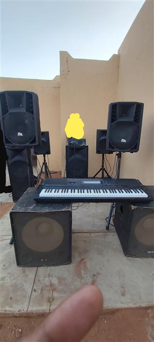 8 Speakers with keyboard and virtual DJ