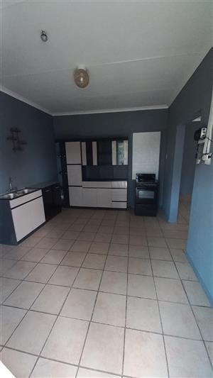 3 Bedroom 1.5 Bathrooms yo Rent