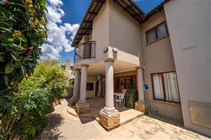 Lovely 4 bedroom, 3 bathroom, pool home in Atlantis City, Sonneveld