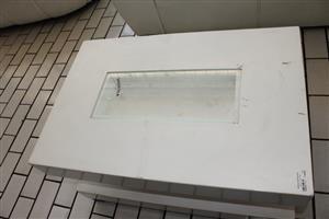 WHITE COFFEE TABLE (S066672A)