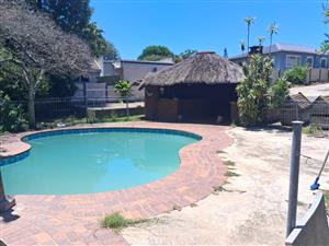 Spacious Poolside Flat in Summerpride – Shared property