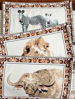AFRICAN SAFARI WILDLIFE MATERIAL PLACEMATS