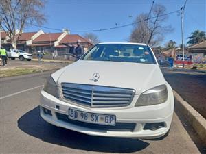 2011 Mercedes Benz C220 CDI DIESEL, AUTOMATIC, WHITE, 160000kms, . Sunroof, Service book