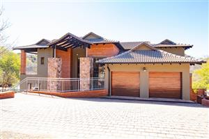 Exquisite Family Home in Heidelberg Kloof Estate - Luxurious Living Amidst Nature