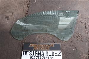 BMW E81 DOOR GLASS FRONT LEFT 
