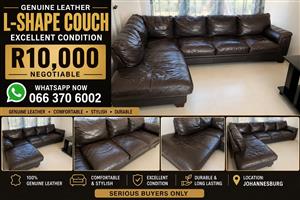 Genuine Leather Lounge Suite – Excellent Condition 