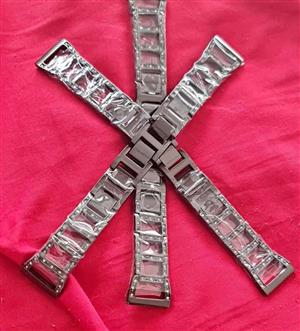 FitBit Versa 4 smart watch stainless steel with cubic zirconias black