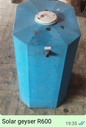 Selling a solar geyser R600 located in dedeur walkerville 