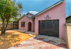Neat & Cosy 2 Bedroom Family Home in Protea Glen