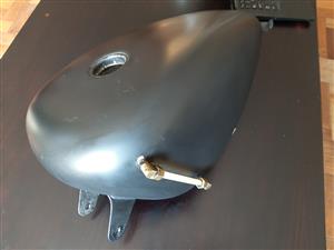 Harley 12 litre fuel tank for carbureted Sporsters 