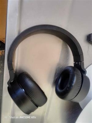 PRE-OWNED BLUETOOTH HEADPHONES