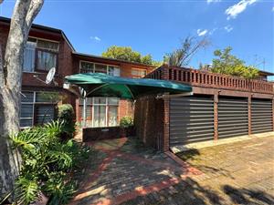 Townhouse For Sale in Lynnwood Manor