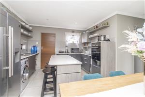 Modern Home in Secure Estate – Prime Location!