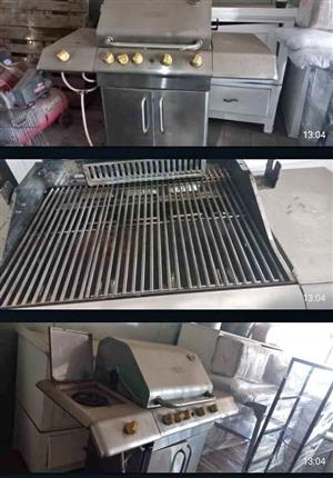 4 Burner stainless steel gas braai with side burner