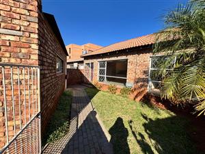 Townhouse For Sale in New Park