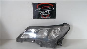 Toyota Rav 4 2013 left headlight