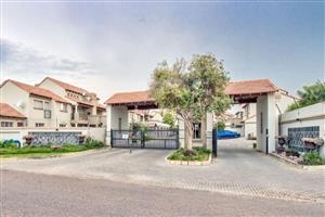 Townhouse For Sale in Pomona A H