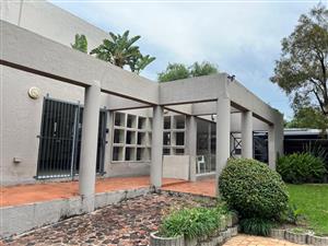 Private Garden, Prime Living – Move-In Ready Ground Floor Gem