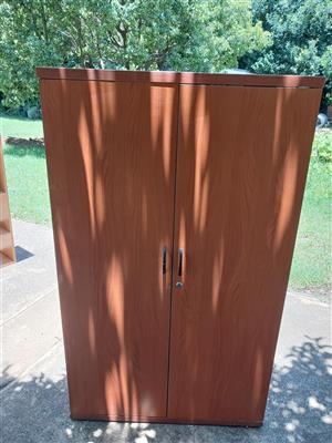 Hout kainite x3 ,boek rak en Lessenaar.