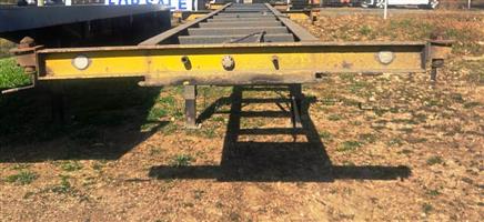 T917- 2000 UBT SKELETAL TRAILER