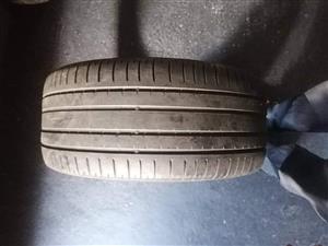 275 40 20 Tyre