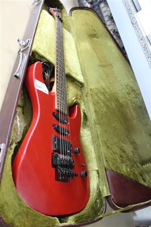 VESTA ELECTRIC GUITAR IN CASE(S067492A)