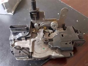 VOLVO V40 2003 RIGHT REAR DOORLOCK FOR SALE DELIVERY AVAILABLE COUNTRY WIDE
