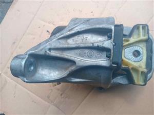 8w0199371bd 2.0 tfsi Audi A4  engine mounting