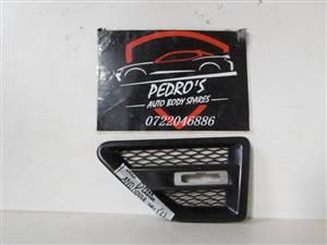 Land Rover Freelander 2 fender air vent black/ silver