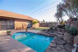 House For Sale in Dersley