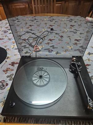 REGA PLANAR 3 TURNTABLE