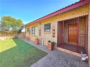 House For Sale in Hillcrest