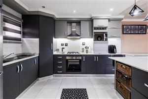 Townhouse For Sale in Amanzimtoti